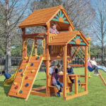 Parrot Island Fort w/ Wood Roof & Snack Bar