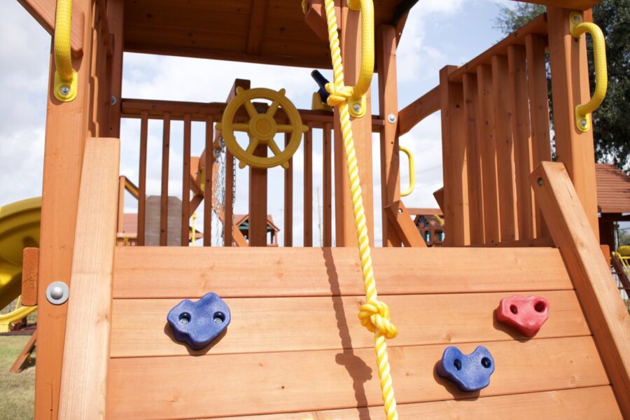 5.8 Bengal Fort w/Wood Roof